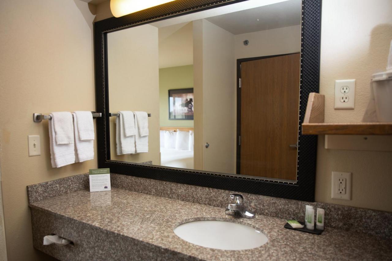 Americinn By Wyndham Pampa Event Center Экстерьер фото